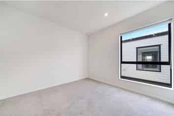 2/1 Cape Road, Mangere