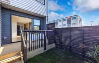 2/1 Cape Road, Mangere