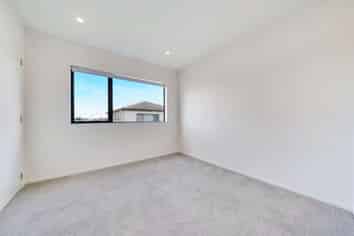 2/1 Cape Road, Mangere