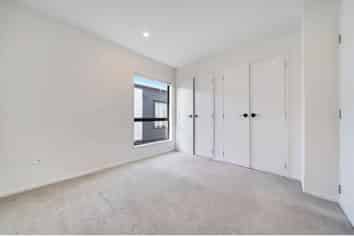 2/1 Cape Road, Mangere