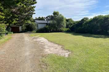 1366 Whangaparaoa Road, Army Bay