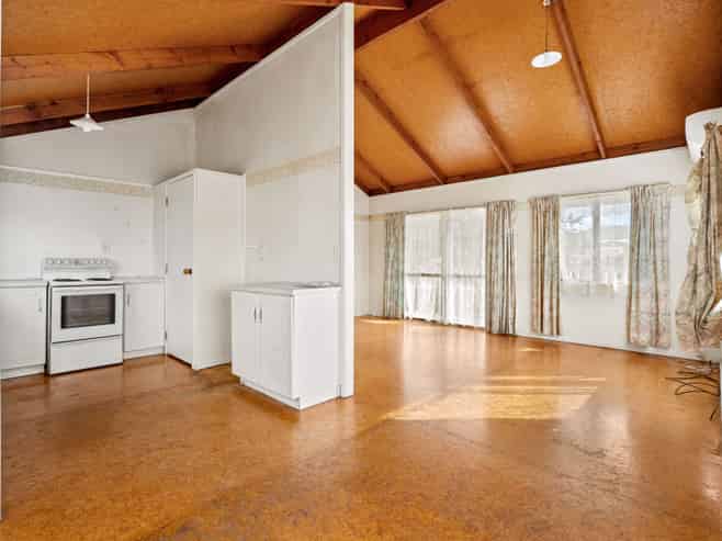 9A Logan Place, Kamo