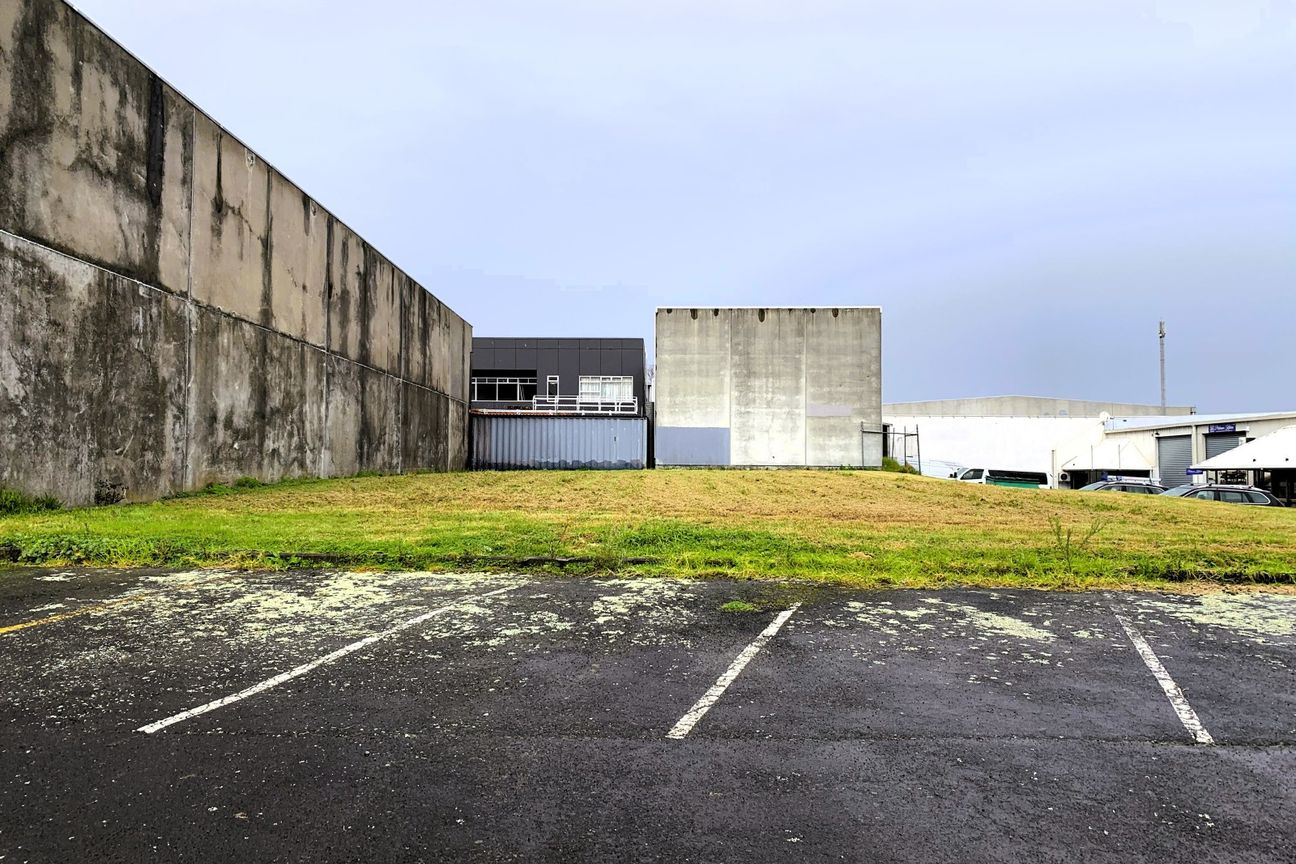 High Profile Yard Site | 670 m² Yard - View 2