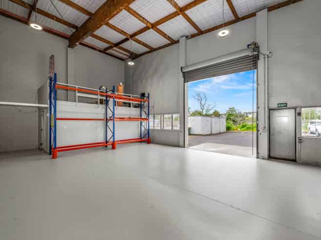 UNSURPASSED - HIGHLY FUNCTIONAL WAREHOUSE
