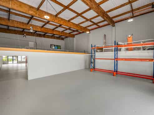 UNSURPASSED - HIGHLY FUNCTIONAL WAREHOUSE

