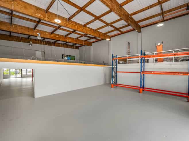 UNSURPASSED - HIGHLY FUNCTIONAL WAREHOUSE

