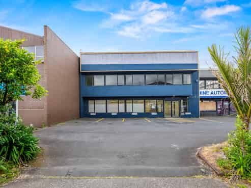 UNSURPASSED - HIGHLY FUNCTIONAL WAREHOUSE
