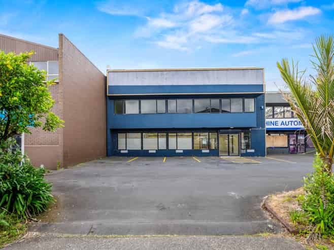UNSURPASSED - HIGHLY FUNCTIONAL WAREHOUSE
