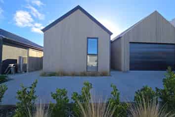 A/8 Lincoln Road, Jacks Point