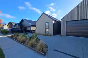 A/8 Lincoln Road, Jacks Point