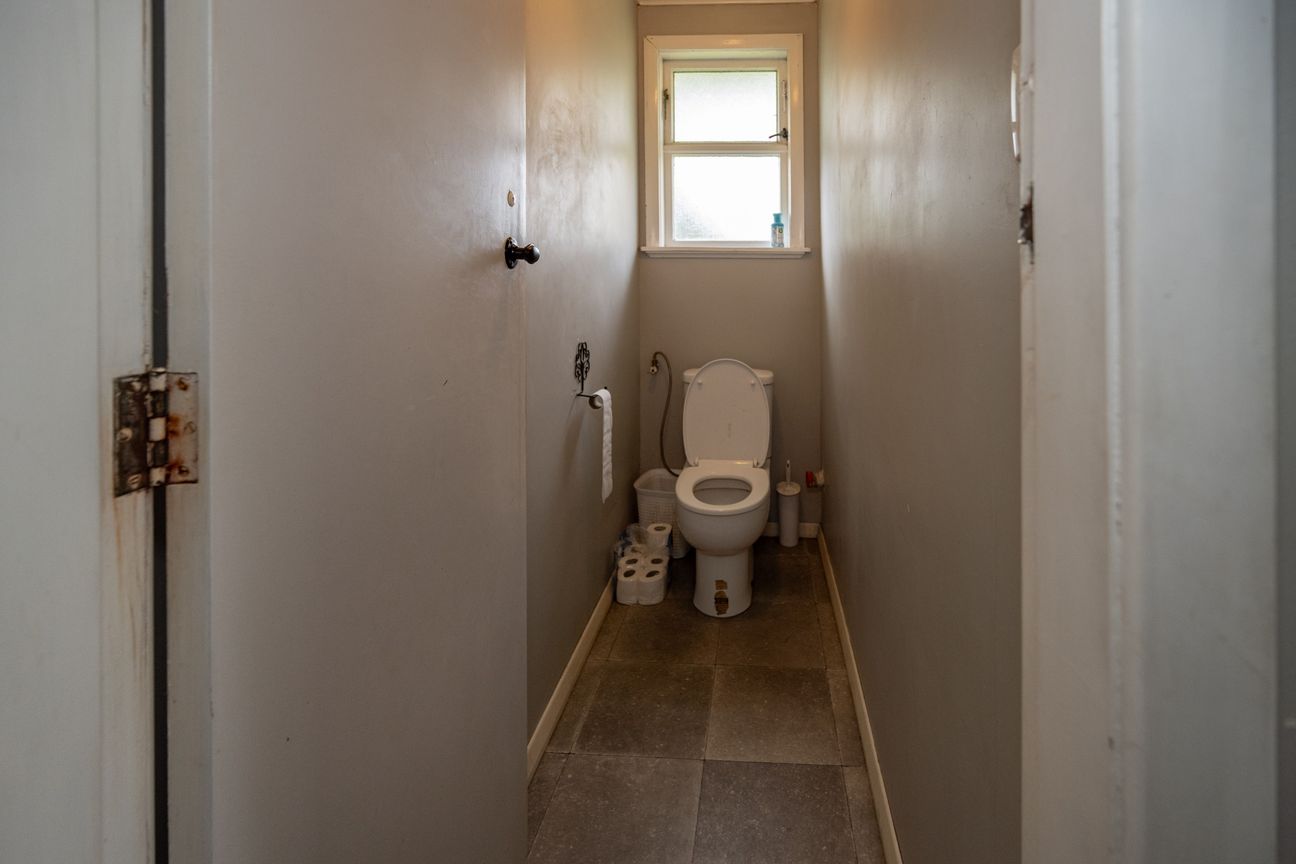 Solid Family Home on 1002sqm Section – další