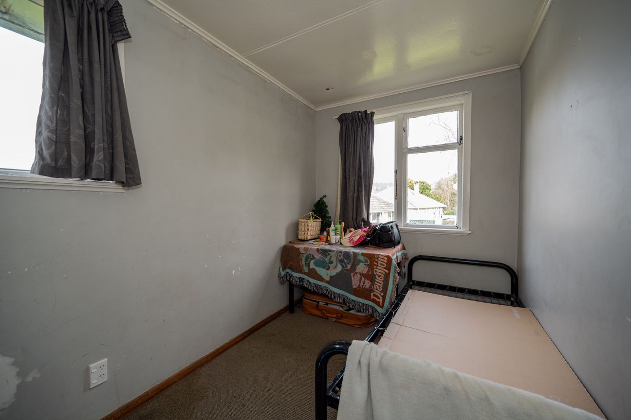 Solid Family Home on 1002sqm Section – pohled 4