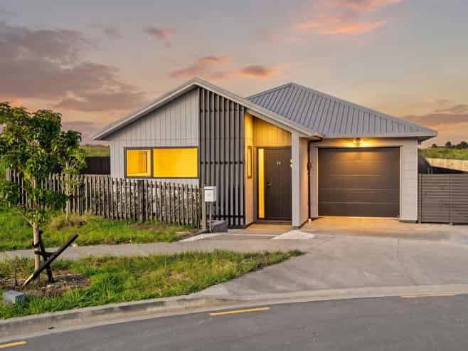 98 Huanui Drive, Orewa