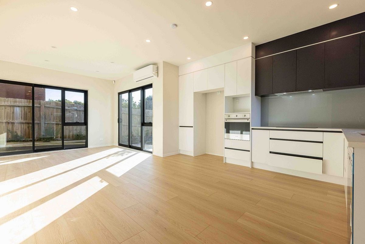 Brand New warm sunny house, Te Atatu South