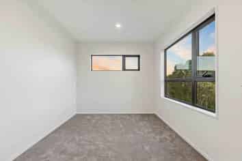 2/155 Te Atatu Road, Te Atatu South