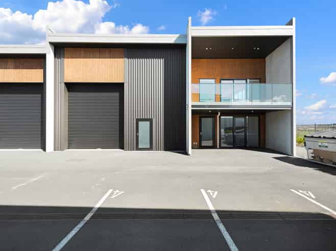 LIVE, WORK & OWN – A UNIQUE COMMERCIAL OPPORTUNITY