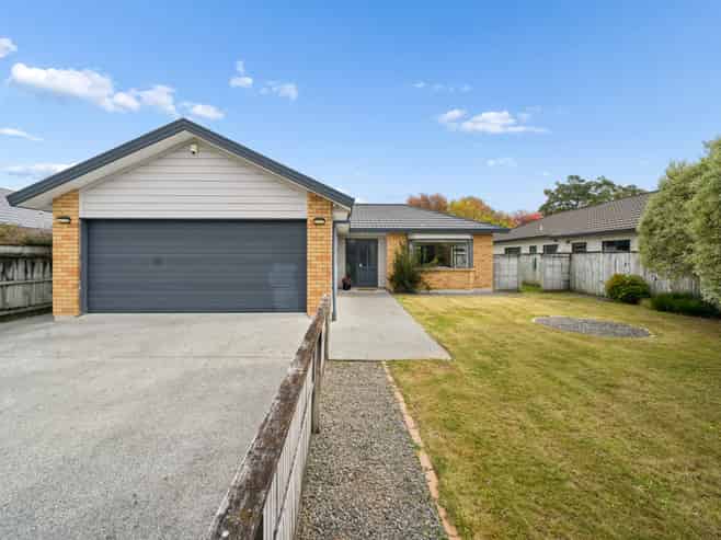 16 Talbot Grove, Trentham