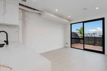 2/73 Te Taruna Drive, Milldale