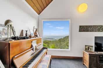 1/51 Quinns Road, Waiatarua