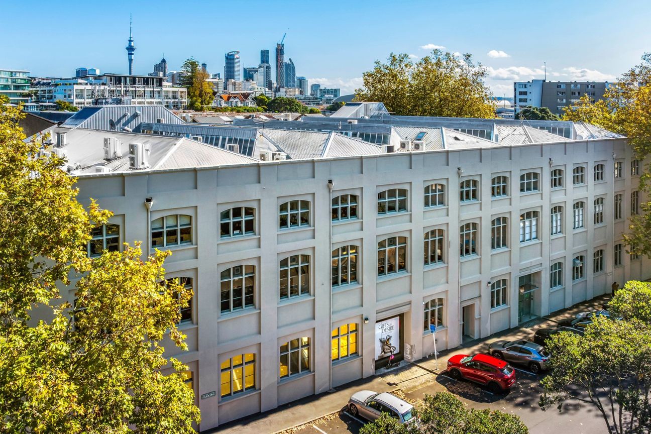 Ground Floor Tenancy in the Iconic Textile Centre – pohled 2