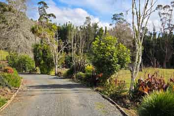 2 Long Road, Waitakere