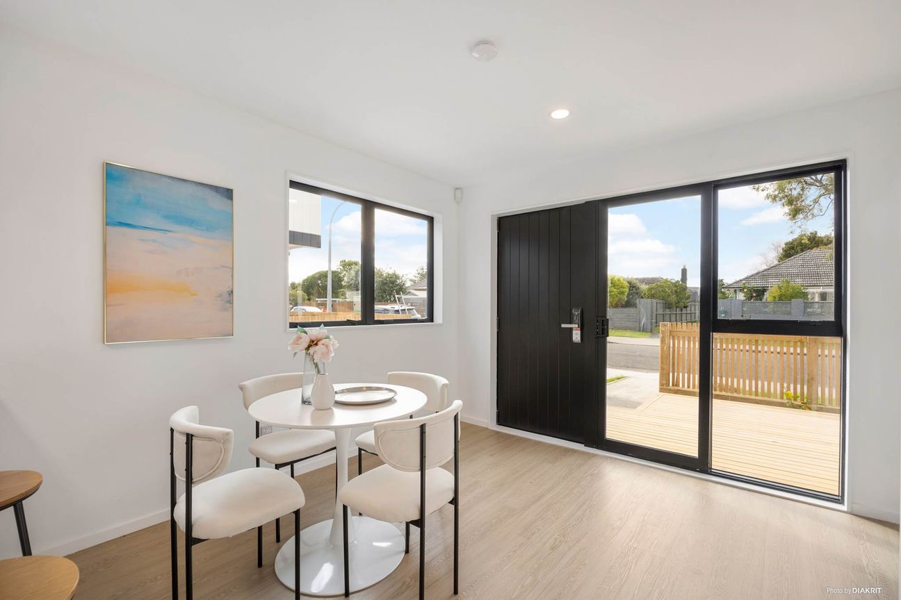 Brand New Freehold Home in Prime Location - Mehr