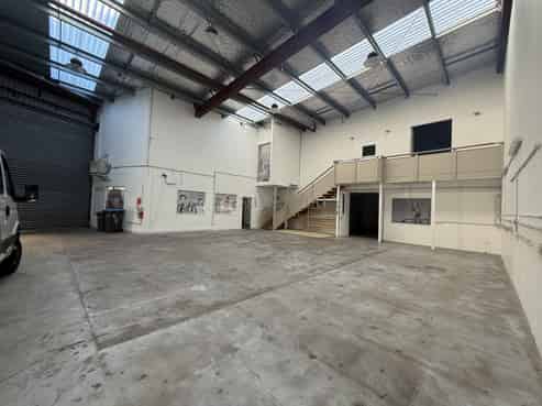 Prime Kingsland Warehouse - 582sqm