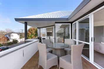 2/9 Colmar Road, Mellons Bay
