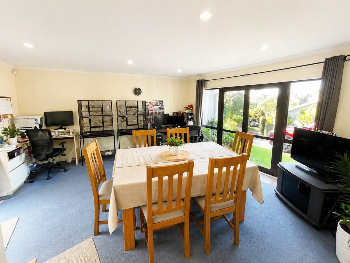Spacious 3-Bedroom Family Home for Rent in Browns Bay, Auckland. - Widok 5
