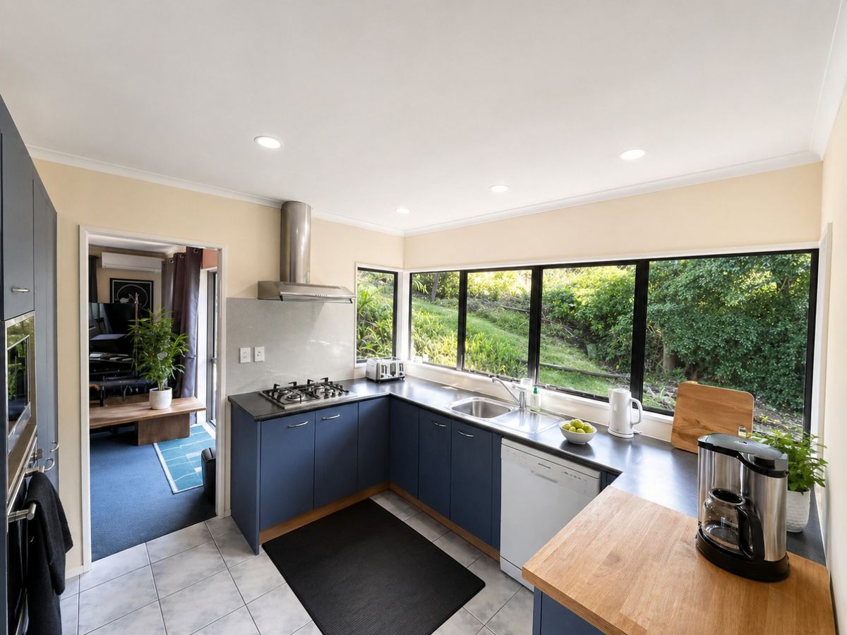 Spacious 3-Bedroom Family Home for Rent in Browns Bay, Auckland. - Widok 3