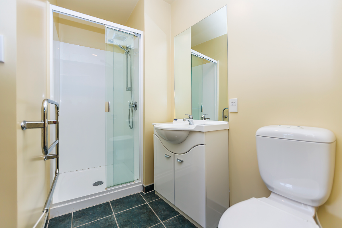 Fully-Furnished One-Bedroom Terrace Apartment - Mehr
