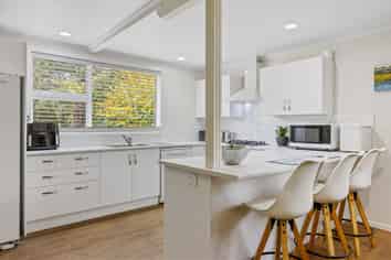 1429 River Road, Broadlands Forest