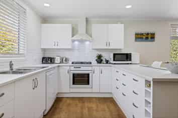 1429 River Road, Broadlands Forest