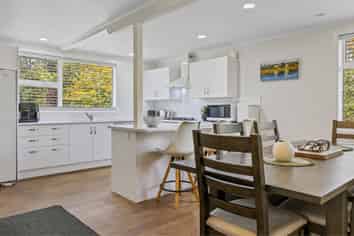 1429 River Road, Broadlands Forest
