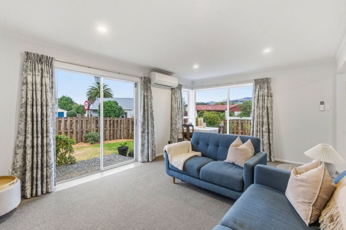 * UNDER OFFER * Charming Two Bedroom Unit in Desirable Halswell - Ansicht 2