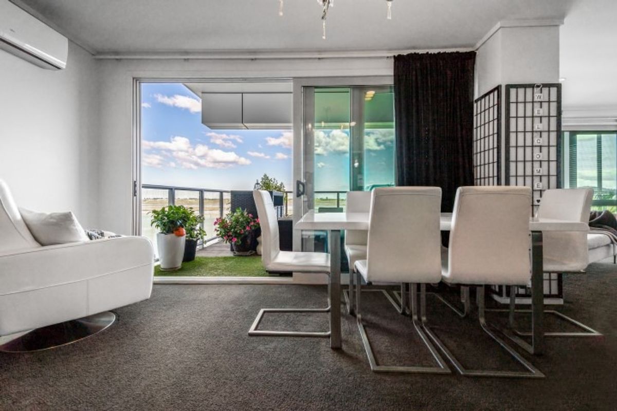 Stunning Tenth Floor Furnished Apartment Available - Devonport Towers - Viac