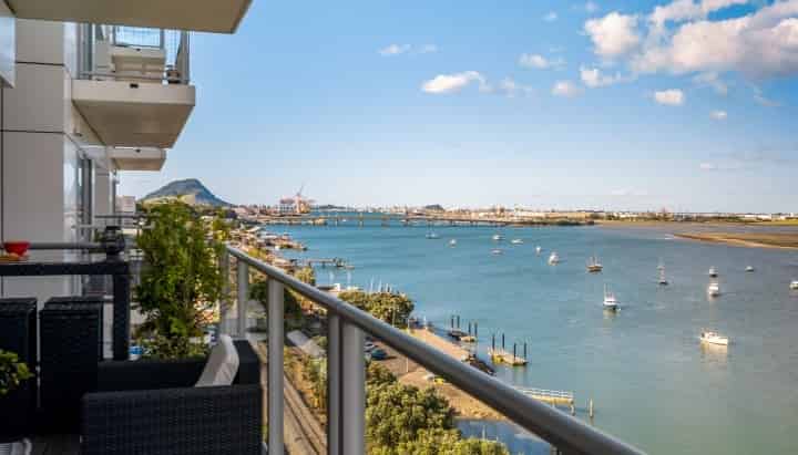 1006/72 Devonport Road, Avenues