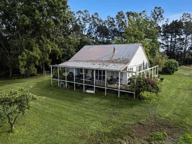 8 Draffin Road, Poroti