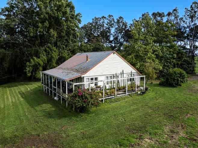 8 Draffin Road, Poroti