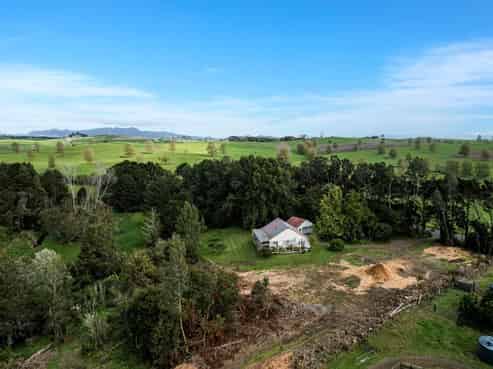 8 Draffin Road, Poroti