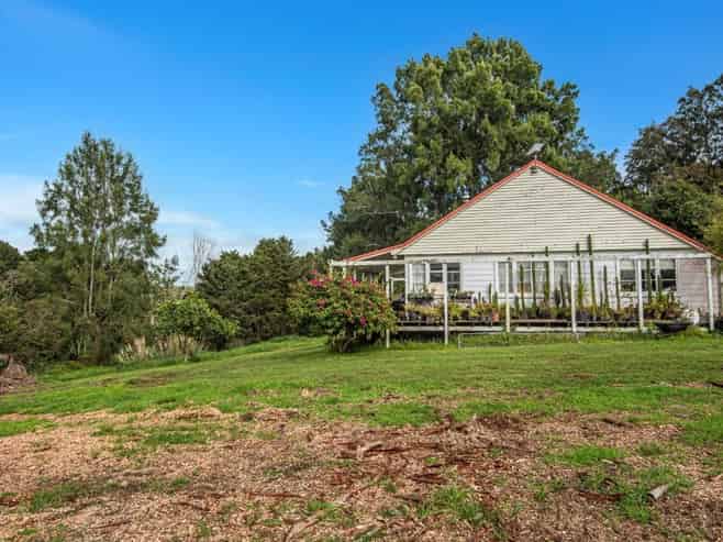 8 Draffin Road, Poroti