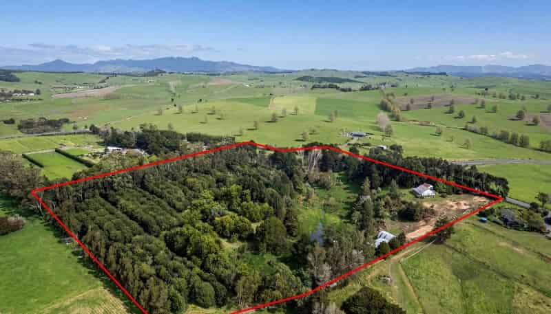 8 Draffin Road, Poroti