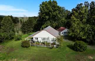 8 Draffin Road, Poroti