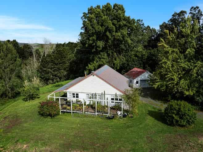 8 Draffin Road, Poroti