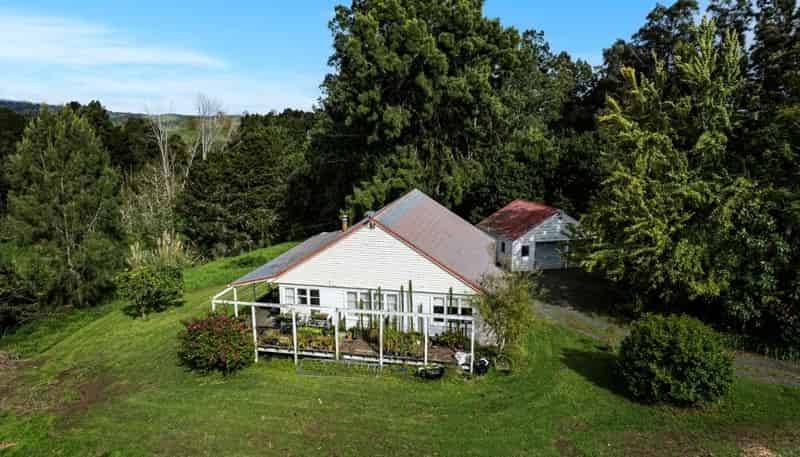 8 Draffin Road, Poroti