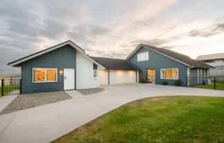 22 + 22A Kapua Crescent, Rototuna North