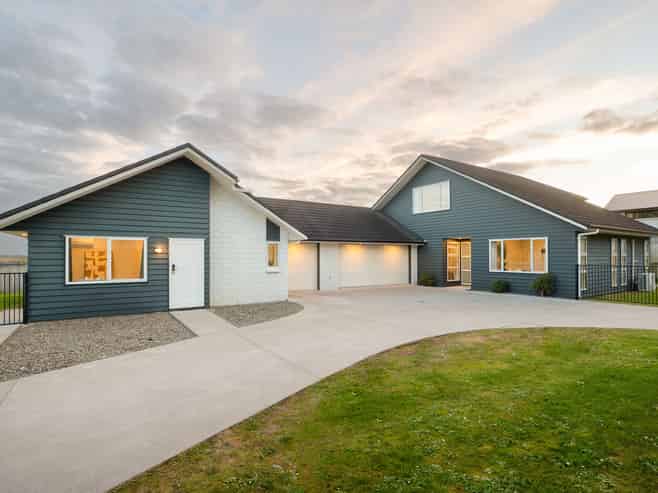 22 + 22A Kapua Crescent, Rototuna North