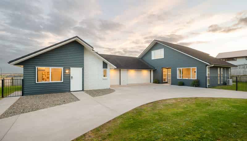 22 + 22A Kapua Crescent, Rototuna North