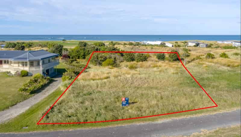 7 Nunu Drive, Flat Point