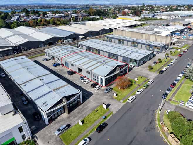1097sqm premium industrial facility - St Johns